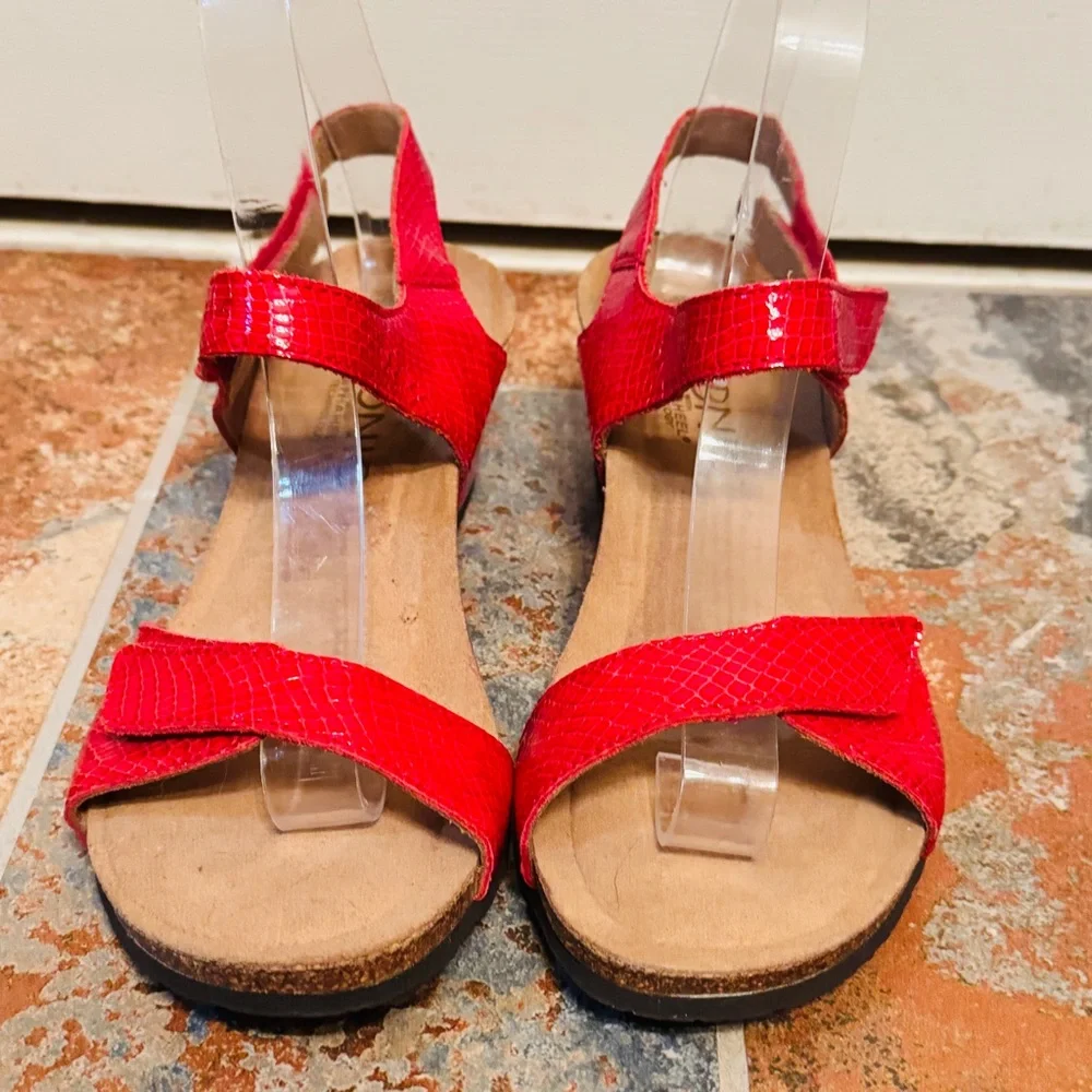 🌹Sassy Wedge, Made In Spain Vionic Ortho Red Leather Women's Adjustable Sandals! - Picture 3 of 14